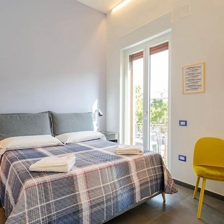B&B Un Passo Dal Treno Piazza Vittorio Veneto 36-Salerno Station Luaran gambar