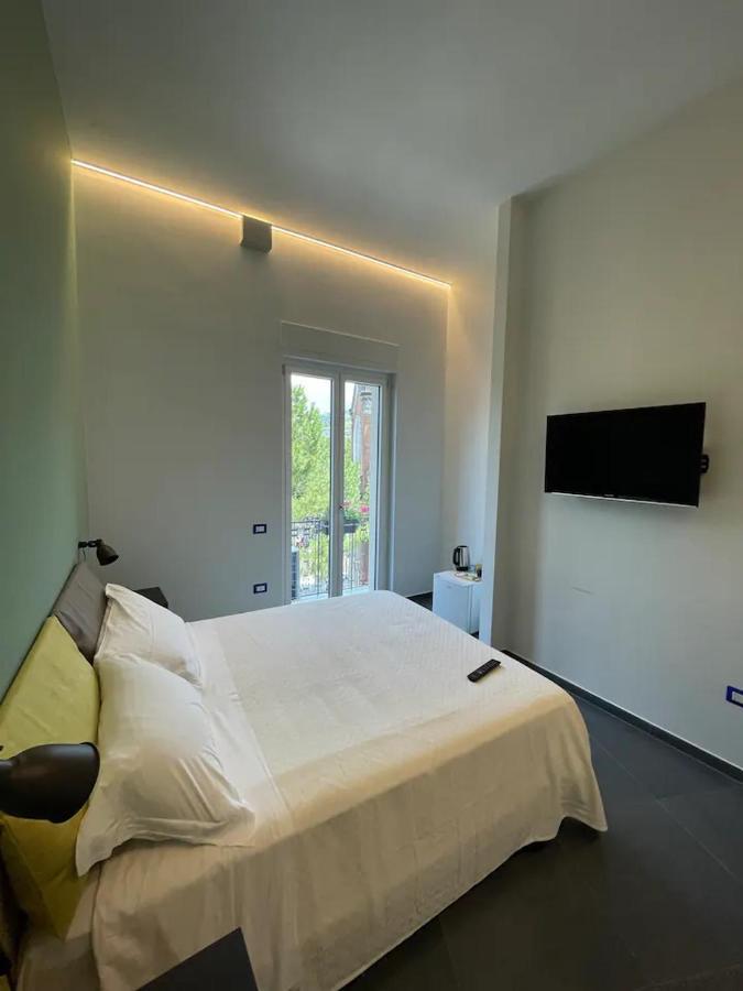 B&B Un Passo Dal Treno Piazza Vittorio Veneto 36-Salerno Station Luaran gambar