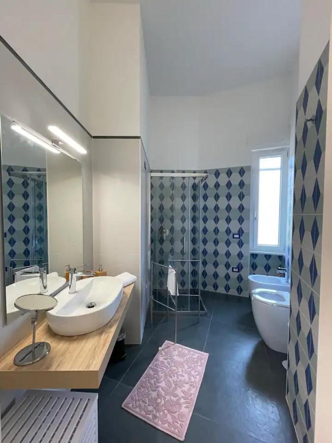 B&B Un Passo Dal Treno Piazza Vittorio Veneto 36-Salerno Station Luaran gambar