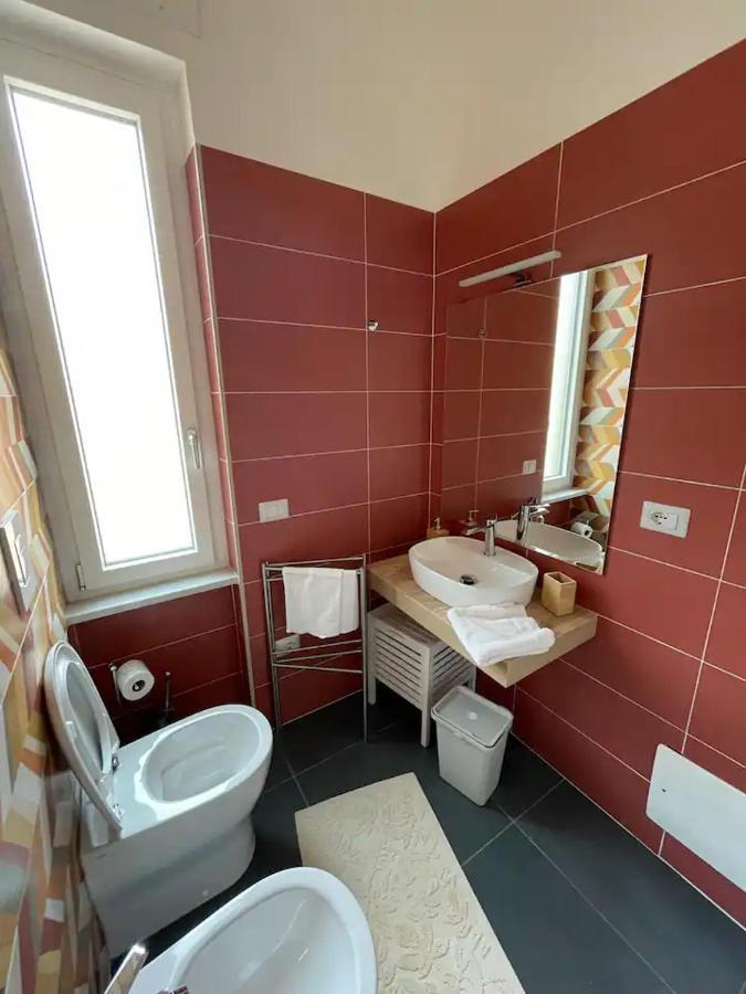 B&B Un Passo Dal Treno Piazza Vittorio Veneto 36-Salerno Station Luaran gambar