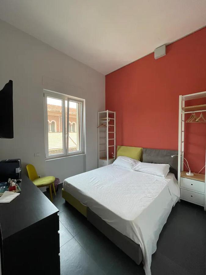B&B Un Passo Dal Treno Piazza Vittorio Veneto 36-Salerno Station Luaran gambar