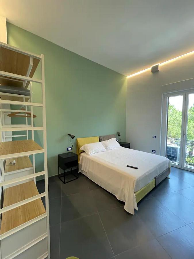 B&B Un Passo Dal Treno Piazza Vittorio Veneto 36-Salerno Station Luaran gambar
