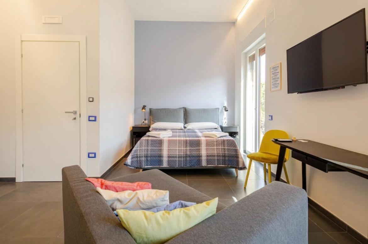 B&B Un Passo Dal Treno Piazza Vittorio Veneto 36-Salerno Station Luaran gambar