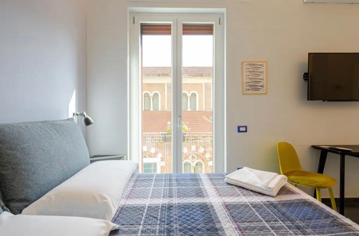 B&B Un Passo Dal Treno Piazza Vittorio Veneto 36-Salerno Station Luaran gambar