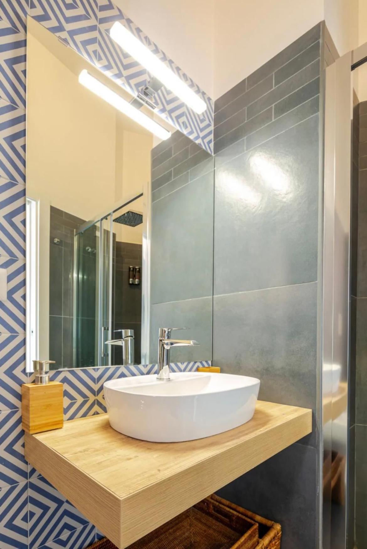 B&B Un Passo Dal Treno Piazza Vittorio Veneto 36-Salerno Station Luaran gambar