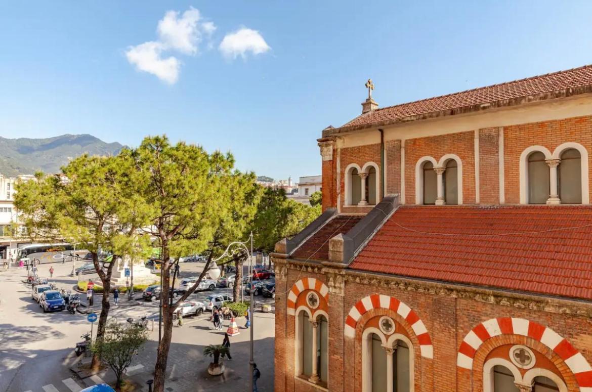 B&B Un Passo Dal Treno Piazza Vittorio Veneto 36-Salerno Station Luaran gambar